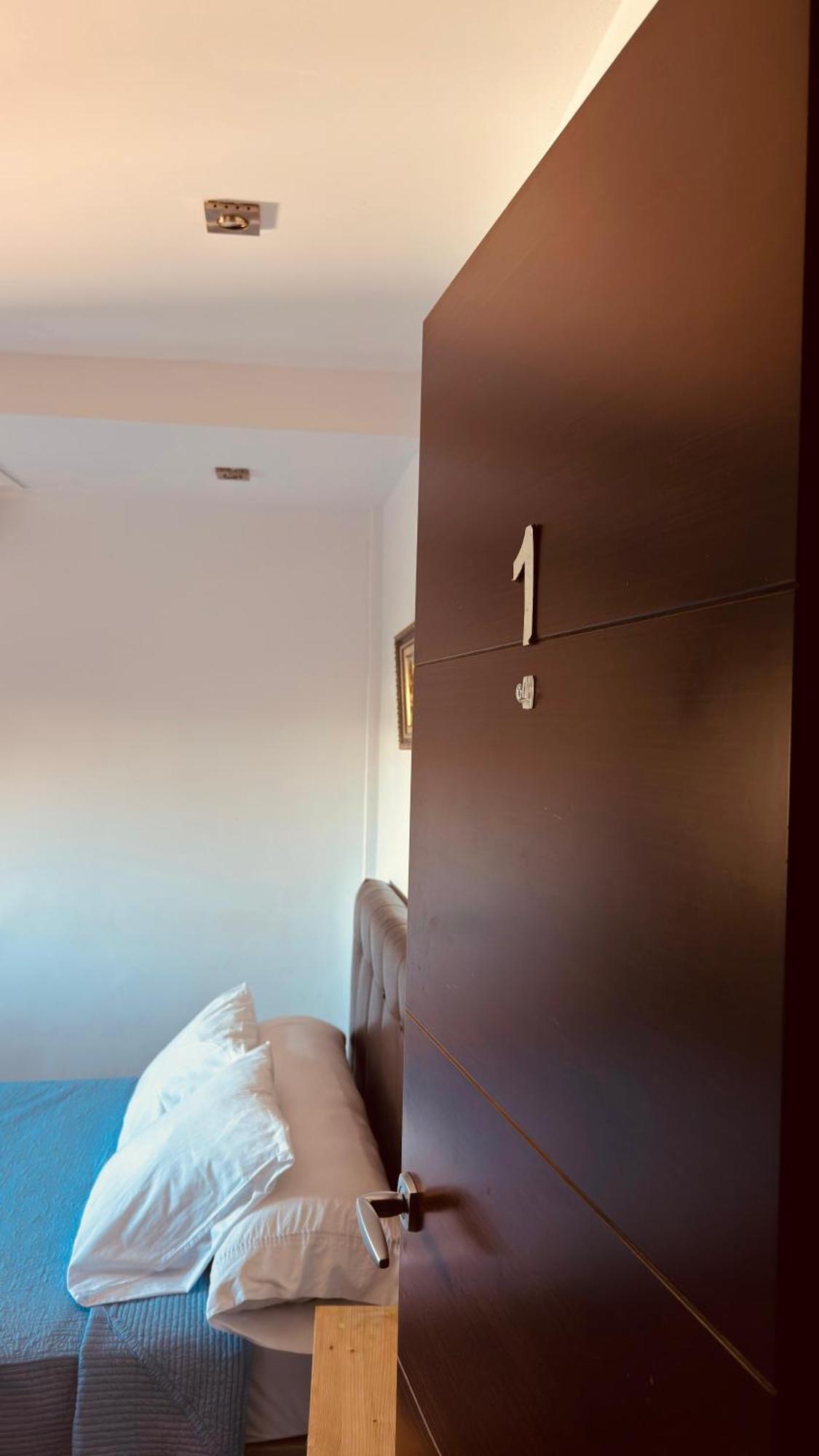 Red House Bed & Breakfast Llucmajor  Zimmer foto